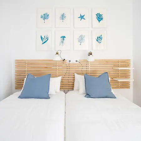 Modern Sea Front East Wind Apartment *